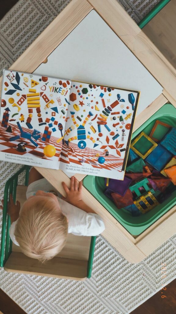 toddler doing look and find book