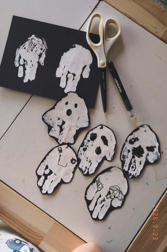 halloween handprint ghost craft for toddlers.