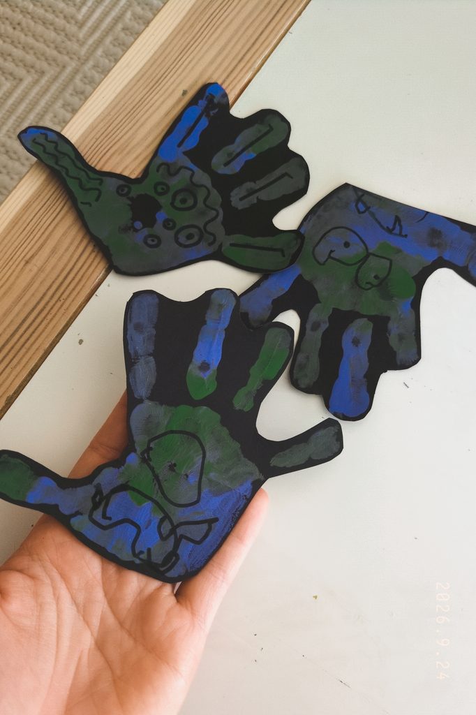 halloween handprint monster craft for toddlers.